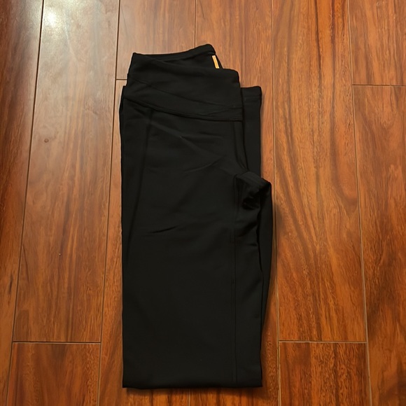 Worn ONCE, Lucy Lotus Collection Yoga Pants in Wide leg, Black, Small - Picture 4 of 6